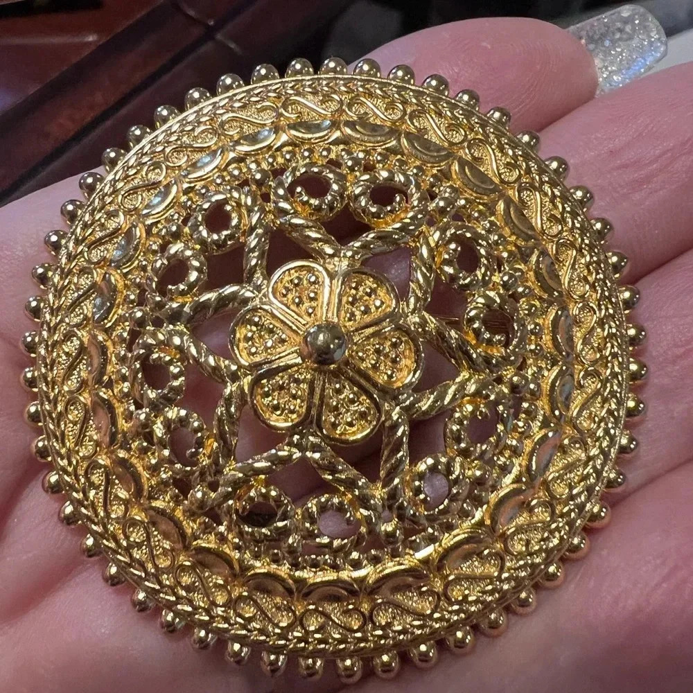 Vintage Christian Dior Gold Filigree Floral Brooch – Intricate Floral Design